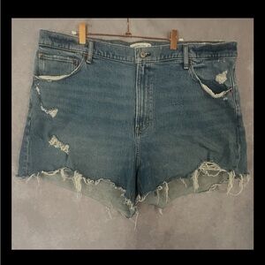 Abercrombie & Fitch 4” Mom Blue Jean Shorts Distressed Style